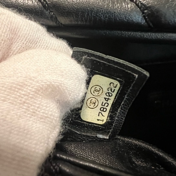 SOLD AUTHENTIC Chanel Medallion Charm Flap Bag ChevronCalfskin Medium - Picture 4 of 10